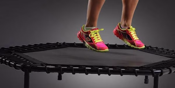Der neue Trend „JUMPING-FITNESS“ Der neue Trend „JUMPING-FITNESS“