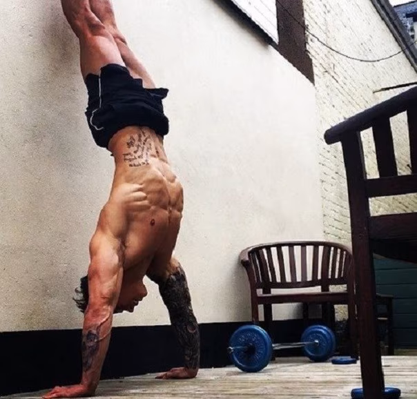 7 Tipps zur Lösung des Konfliktes zwischen dem Fitnesslifestyle und der Arbeit! 7 Tipps zur Lösung des Konfliktes zwischen dem Fitnesslifestyle und der Arbeit!