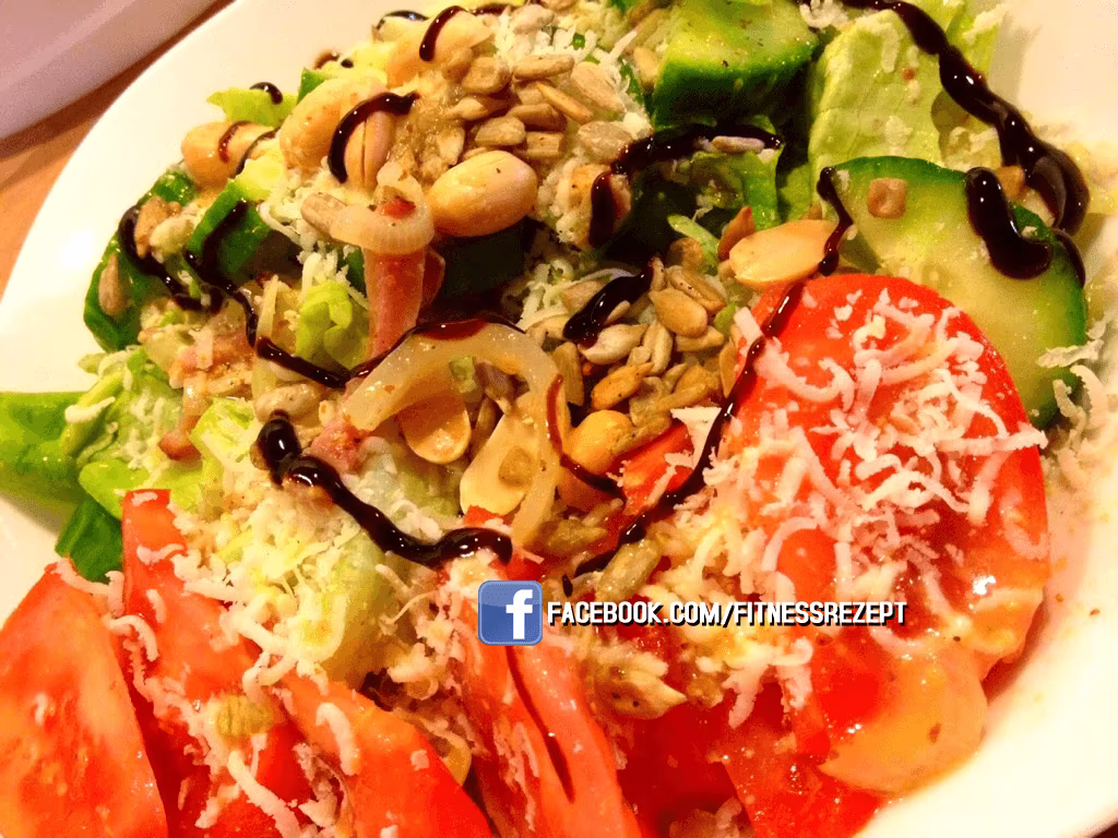 Zwiebel-Speck Salat mit Erdnüssen Zwiebel-Speck Salat mit Erdnüssen