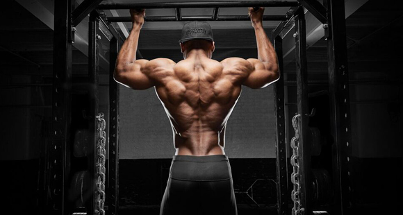 Chin-Ups vs Pull-Ups - wer macht das Renen um maximal breite Lats?