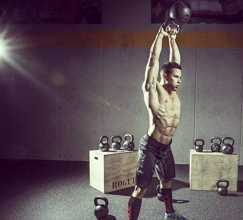 Das TOP Workout: Muskeln aufbauen und gleichzeitig Fett verbrennen! Das TOP Workout: Muskeln aufbauen und gleichzeitig Fett verbrennen!