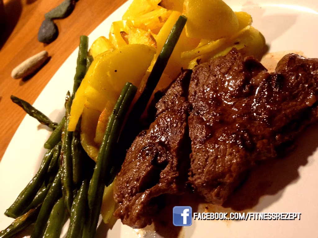 Rinderfilet an Rosmarin-Ofen-Kartoffeln und Bohnengemüse Rinderfilet an Rosmarin-Ofen-Kartoffeln und Bohnengemüse