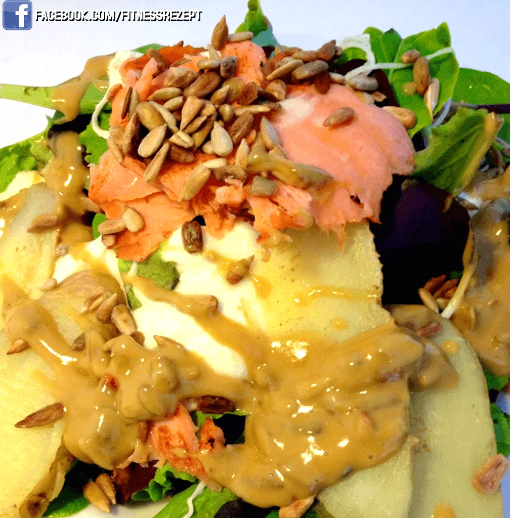 Mozzarella-Lachs Salat mit einer Honig Senf Vinaigrette