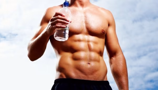 Sportler und das Trinken: Die 4 größten Fehler bei der Flüssigkeitszufuhr Sportler und das Trinken: Die 4 größten Fehler bei der Flüssigkeitszufuhr