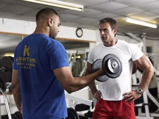 5 Kriterien um einen guten Personal-Trainer (PT) zu erkennen 5 Kriterien um einen guten Personal-Trainer (PT) zu erkennen