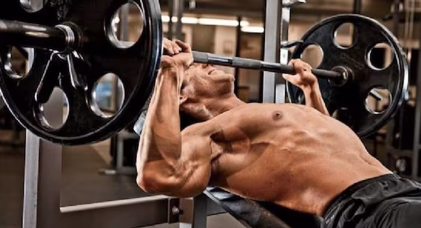 Die 5 besten Tipps um dein Bankdrücken zu verbessern! Die 5 besten Tipps um dein Bankdrücken zu verbessern!