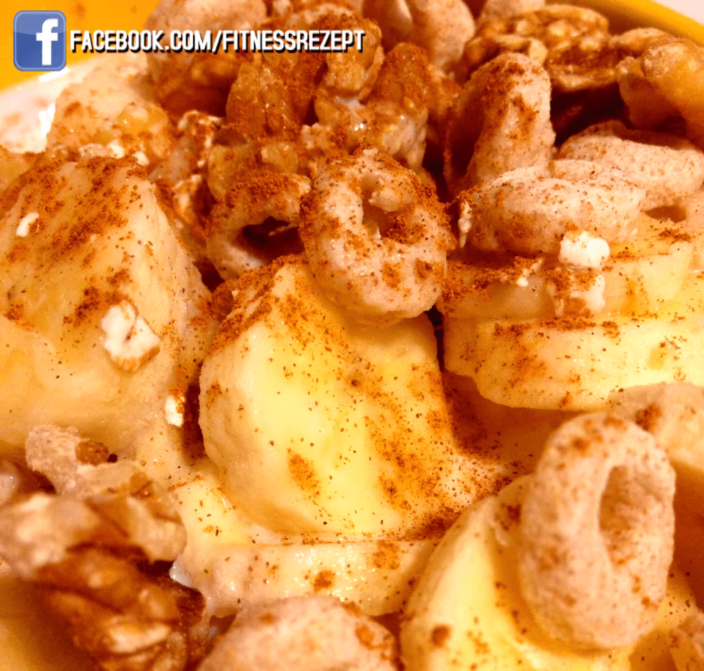 Bananen-Walnuss Müsli mit Zimt Bananen-Walnuss Müsli mit Zimt