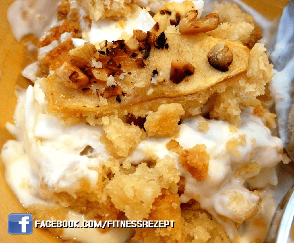 Warmes Apfelmüsli mit gerösteten Walnüssen Warmes Apfelmüsli mit gerösteten Walnüssen