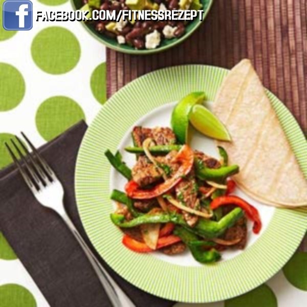 Rinderfleischstreifen mit Avocado Salat