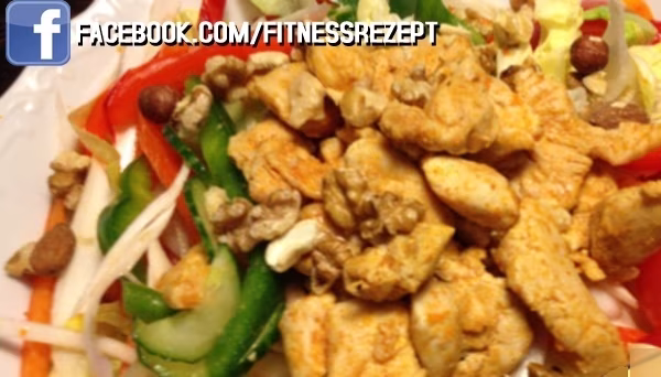 Hähnchenbrust Salat mit Nussmix Hähnchenbrust Salat mit Nussmix