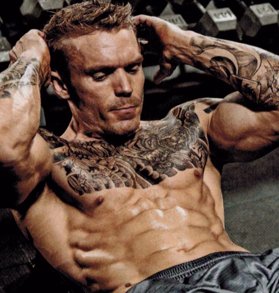 Von „lean“ zu „ripped“. Wie du in 4 Schritten hartnäckiges Fett bekämpfen kannst. Von „lean“ zu „ripped“. Wie du in 4 Schritten hartnäckiges Fett bekämpfen kannst.