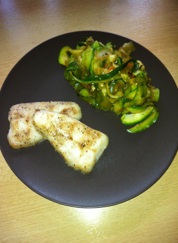 Gegrillte Putenbrust mit Zucchini & Sellerie Gegrillte Putenbrust mit Zucchini & Sellerie