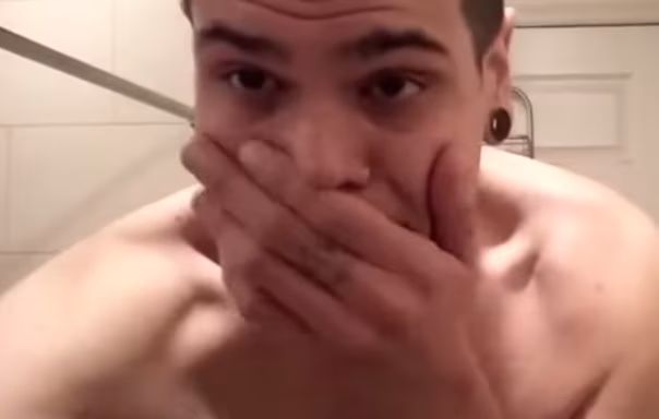 Nach 6 Jahren Diät zeigt der 22-Jährige der Welt was er verheimlicht hat! Nach 6 Jahren Diät zeigt der 22-Jährige der Welt was er verheimlicht hat!