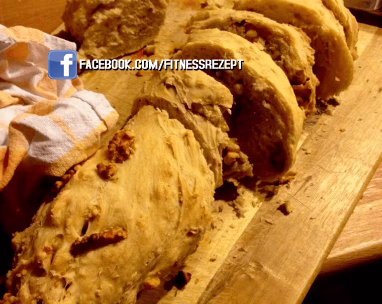 Ofenwarmes Vollkorn-Walnussbaguette Ofenwarmes Vollkorn-Walnussbaguette